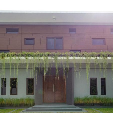 Reddoorz Plus Near Jiexpo Kemayoran Jakarta Exterior photo