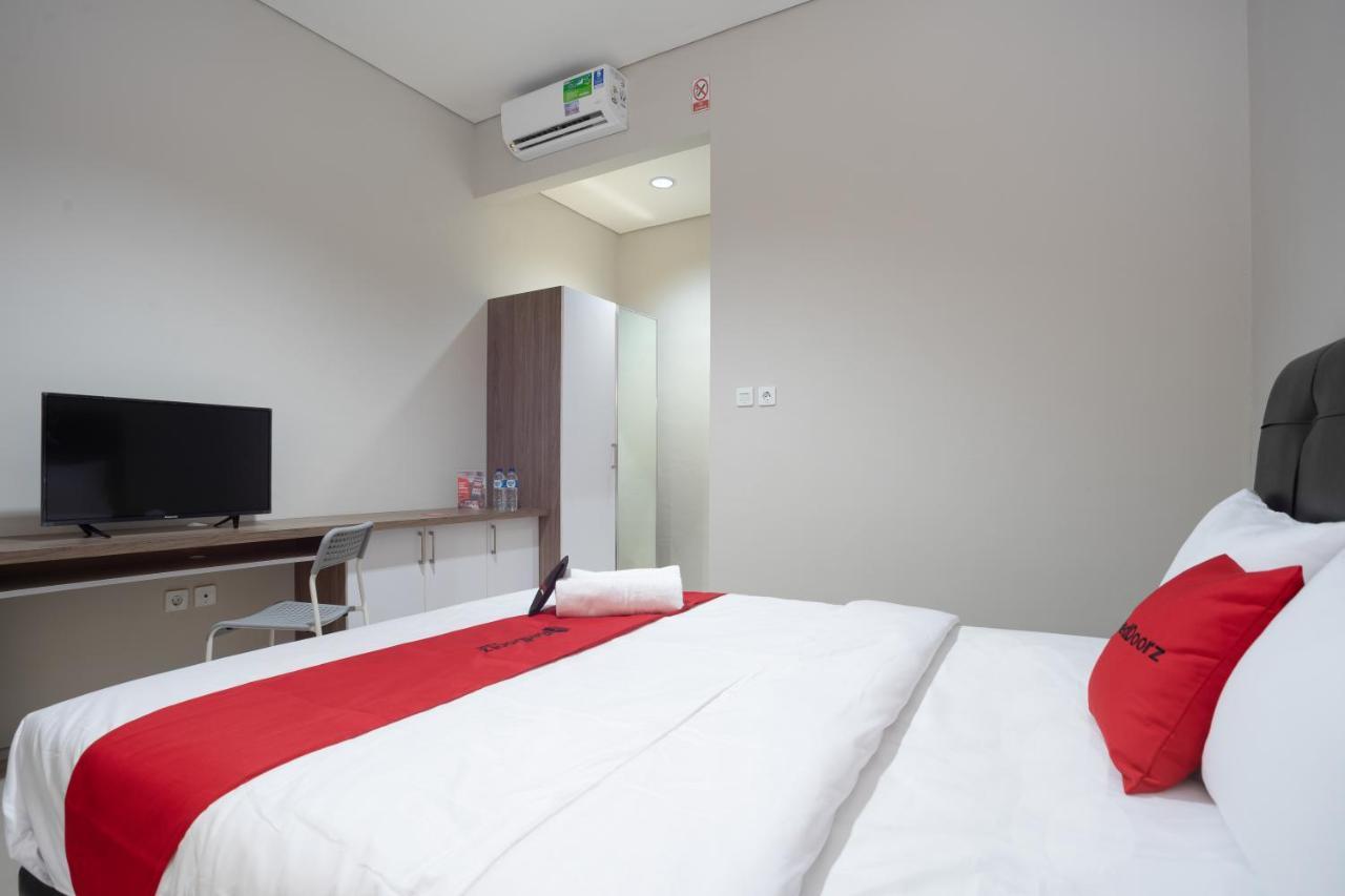 Reddoorz Plus Near Jiexpo Kemayoran Jakarta Exterior photo