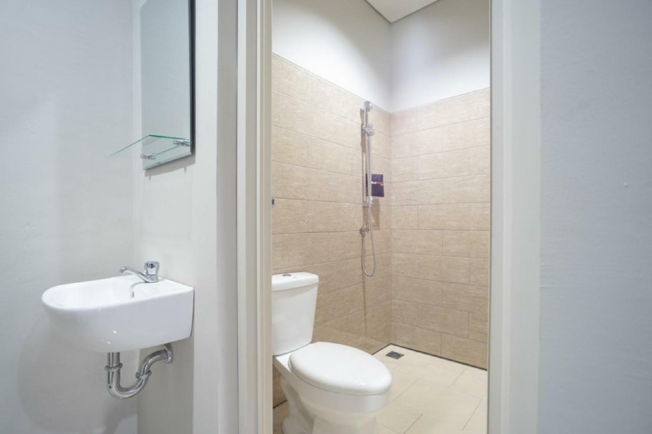 Reddoorz Plus Near Jiexpo Kemayoran Jakarta Exterior photo