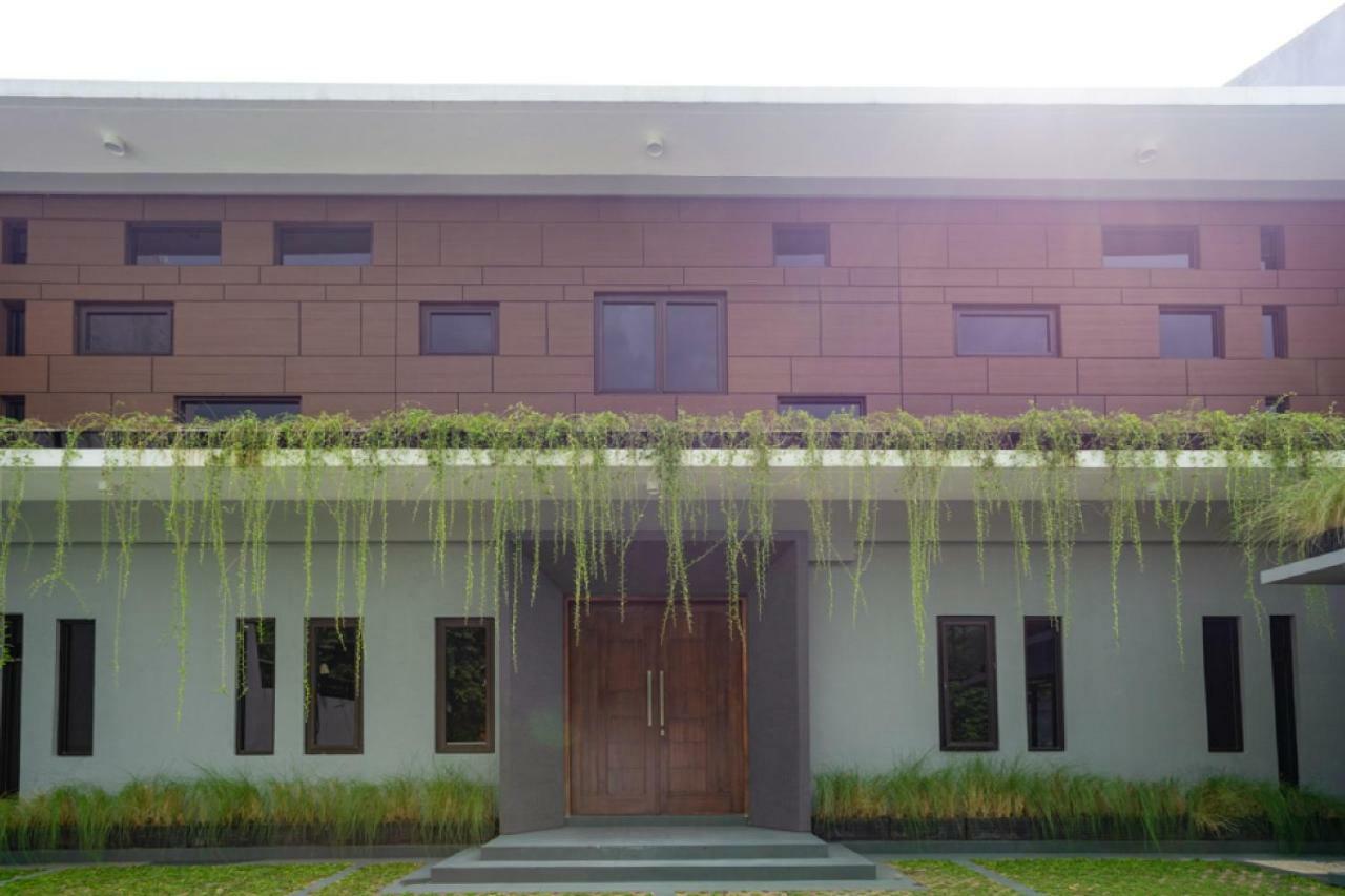Reddoorz Plus Near Jiexpo Kemayoran Jakarta Exterior photo